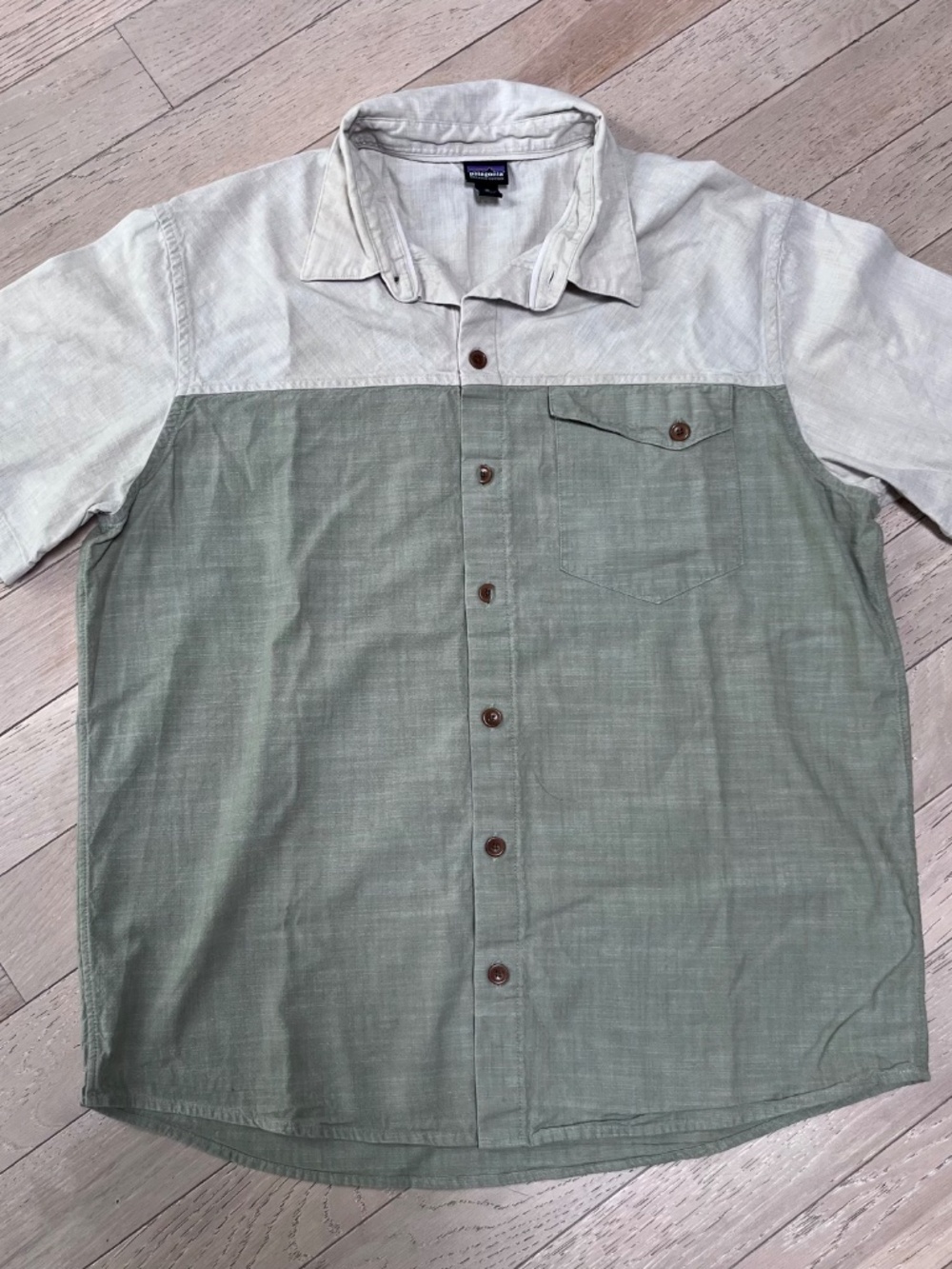 Patagonia Mens Organic Cotton Colorblock Short Sleeve Button Down Shirt Green M